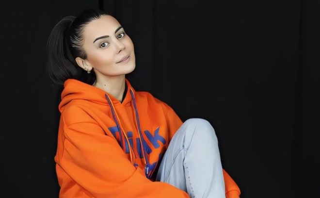 Oksana yeni fotosessiya etdirib