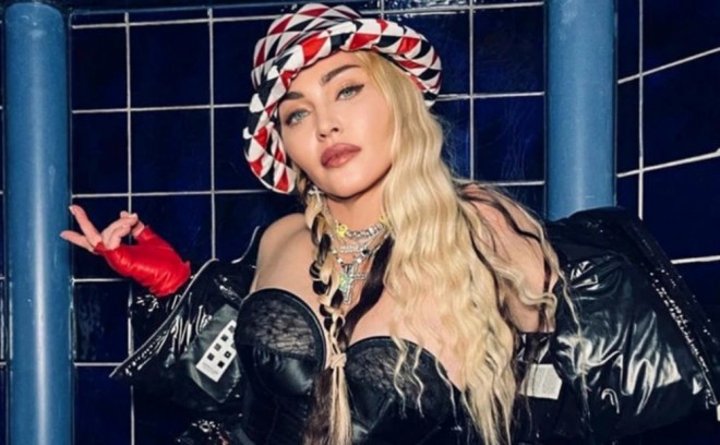 Madonnanın aldığı rəsm əsəri başına bəla olub
