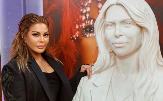 Xalq artistinin heykəlini düzəltdirdi - foto