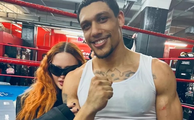 Madonna boksçu ilə eşq yaşayır