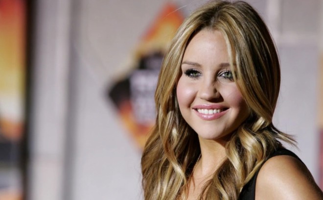 Hollivud ulduzu Los-Ancelesdə çılpaq gəzib
