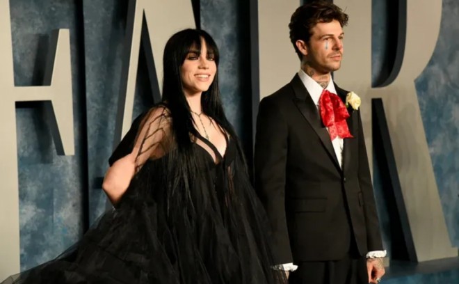 Müğənni 11 yaş böyük sevgilisidən ayrılıb