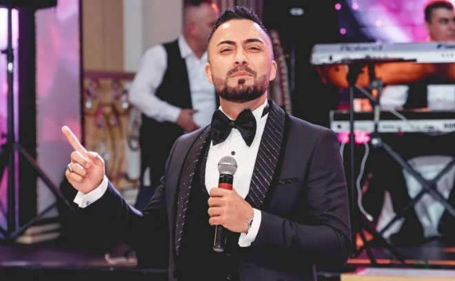 Toya gedən müğənnilərə söz atıb
