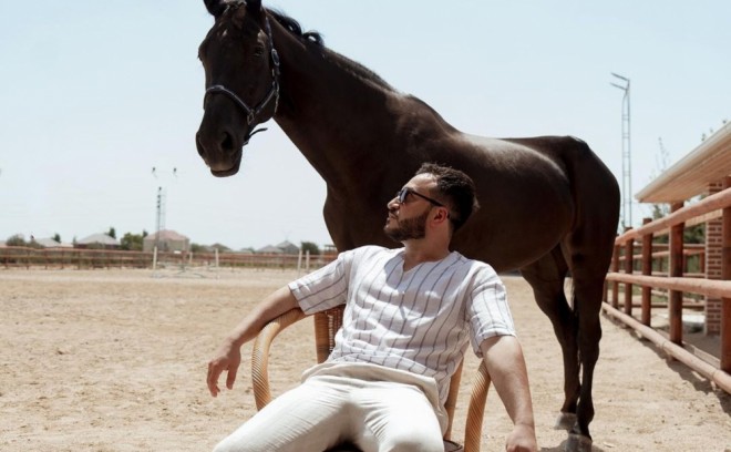 Elvin yeni mahnısını oxuyub