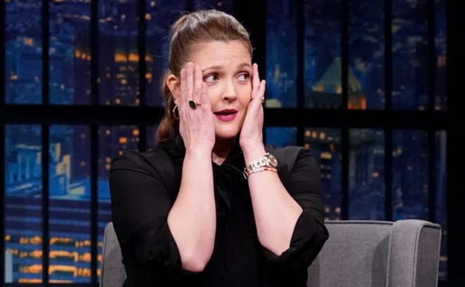 Aktrisanın evinə basqın edilib