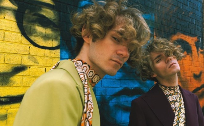 Tural və Turan gitaranı satışa çıxarıblar