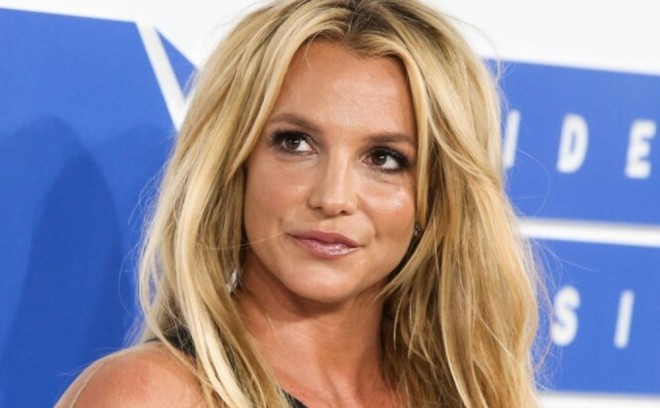 Müğənni komandası qadağa qoyub