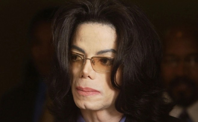 Pop kralının gödəkçəsi 306 min dollara satılıb