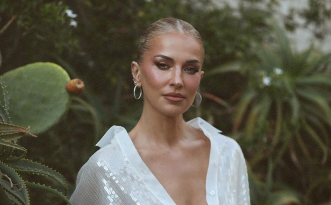 Model mütəmadi idmanla məşğul olur