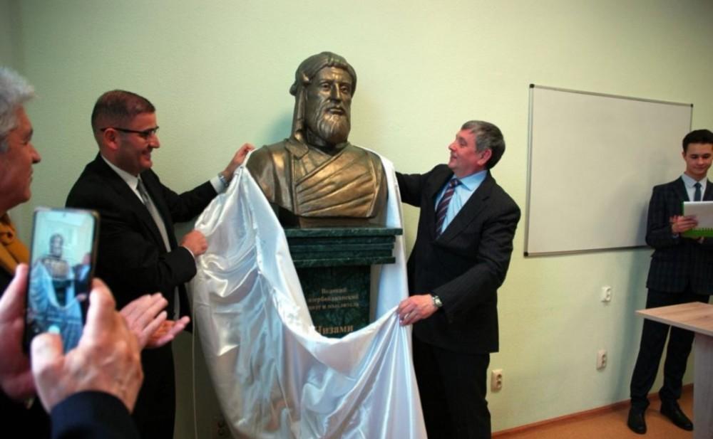 Nizami Gəncəvi büstünün açılışı olub