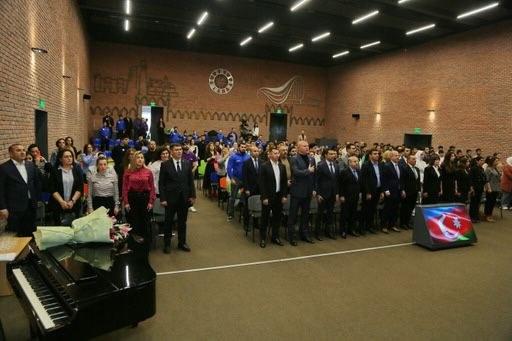 10 illik şərəf yolu