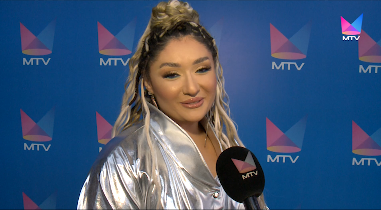 Nərmin doğum günündə sevimli  MTV-də