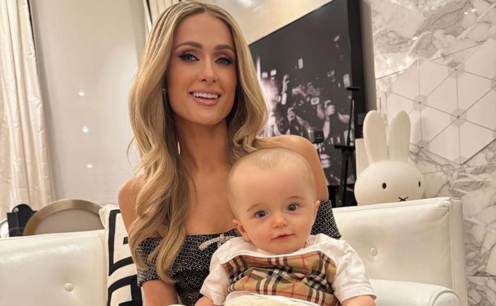 Körpəsinin üzünü göstərdi