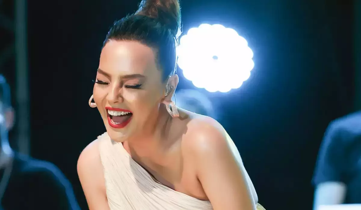 Mahnılarında Azərbaycanca alt yazı