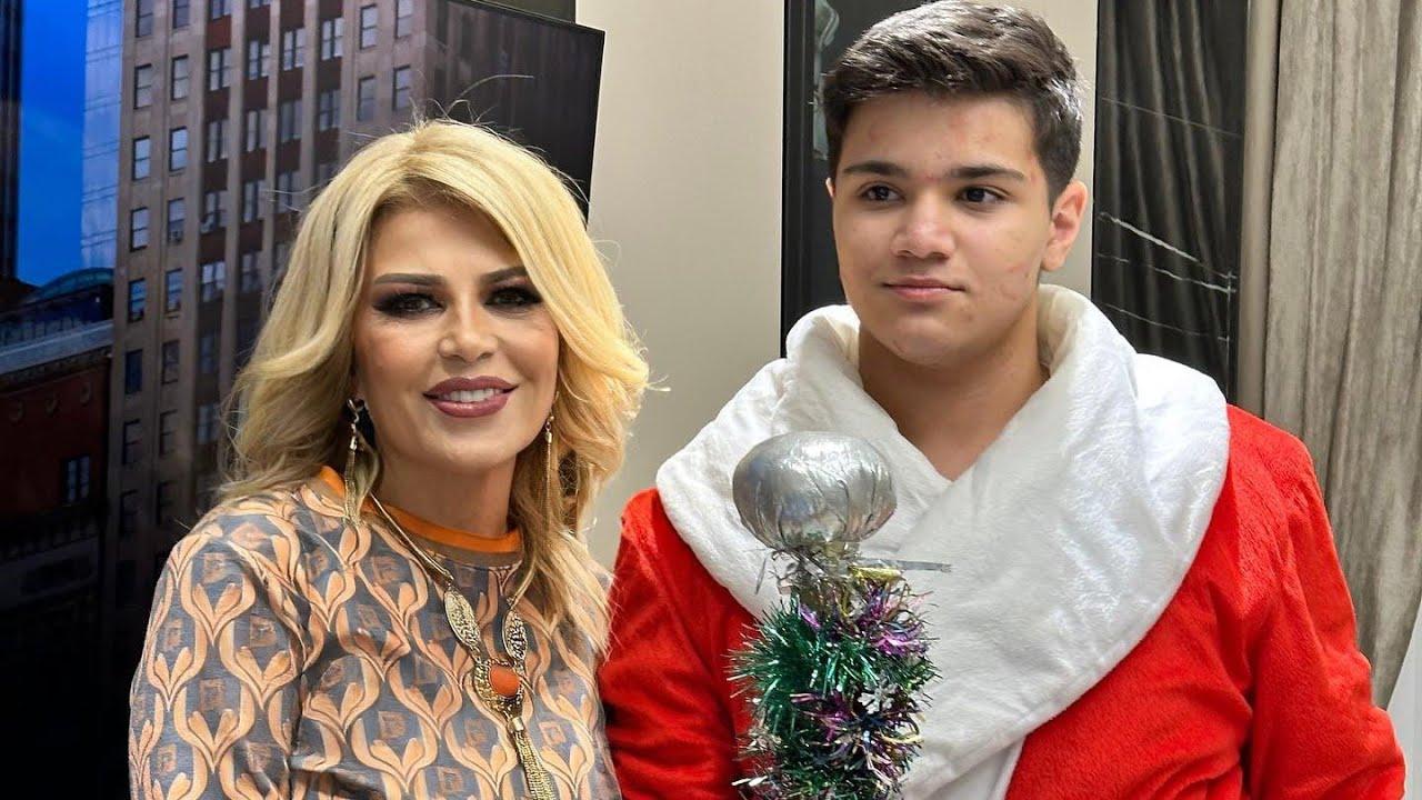 Əməkdar artist nəvəsi ilə