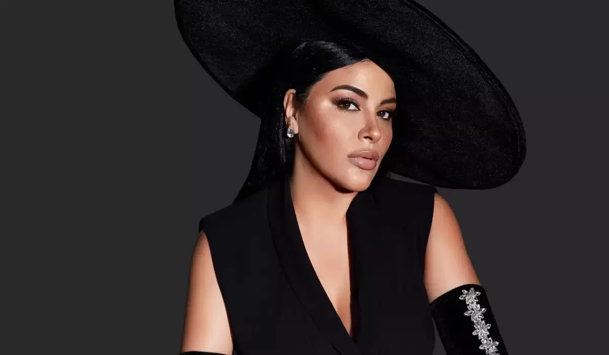 Səhnədə sevgilisi ilə