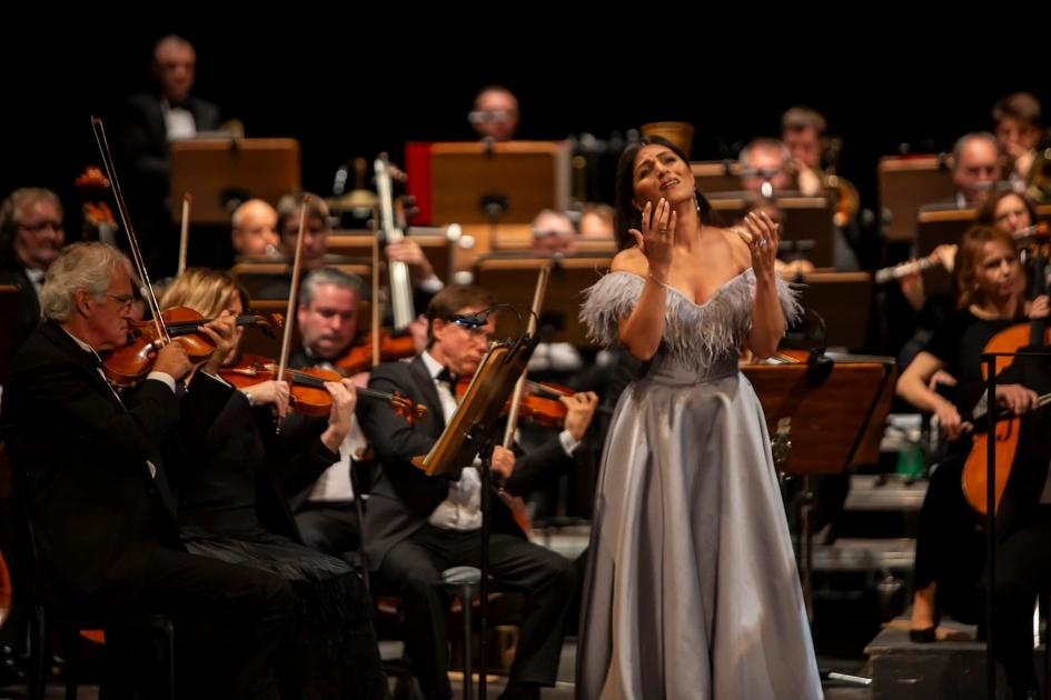 İtalya tamaşasında çıxış etdi