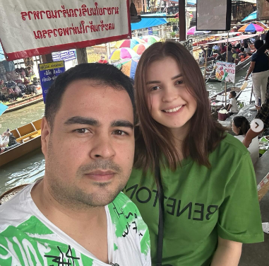 Ana olub, tətilə yollandı