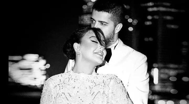 Ebru Gündeş nikah masasına əyləşib