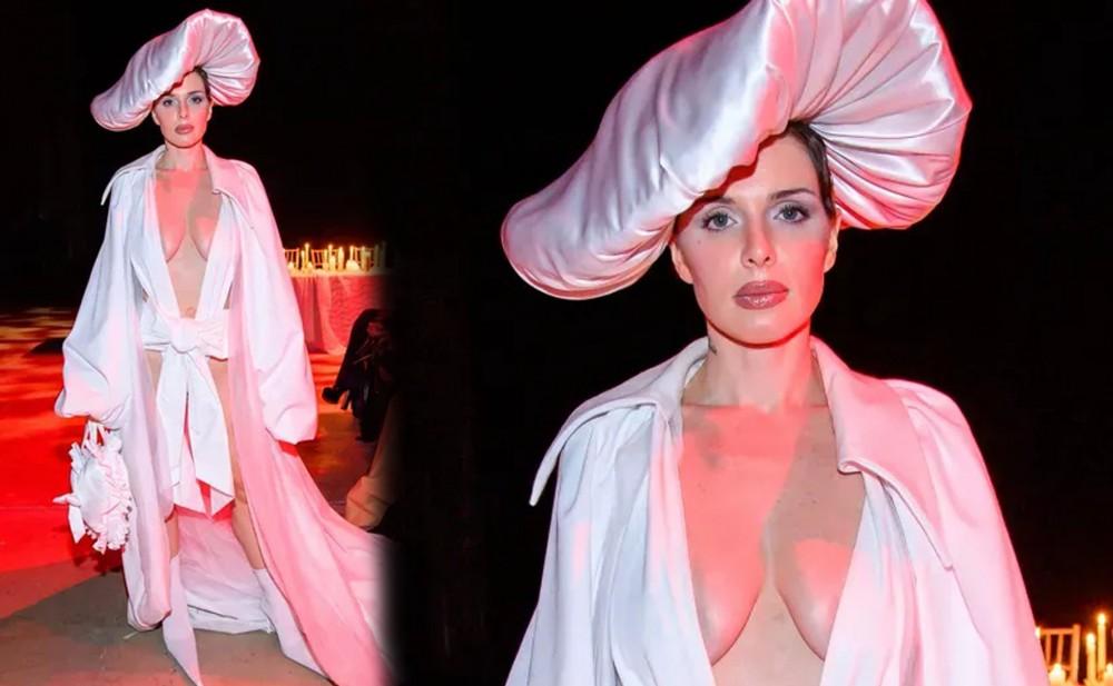 Gecəyə gəlinliklə qatılıb