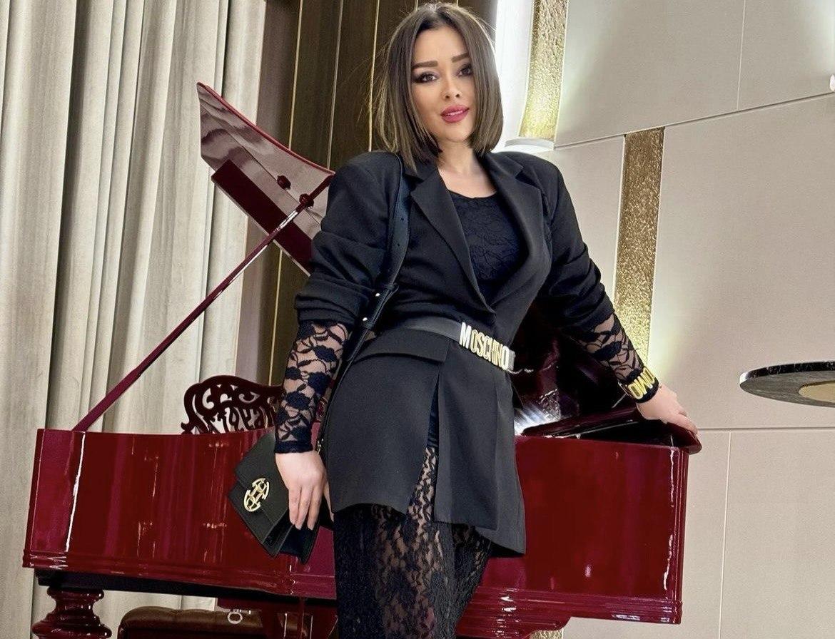 Xatirə İslam transparan geyimdə