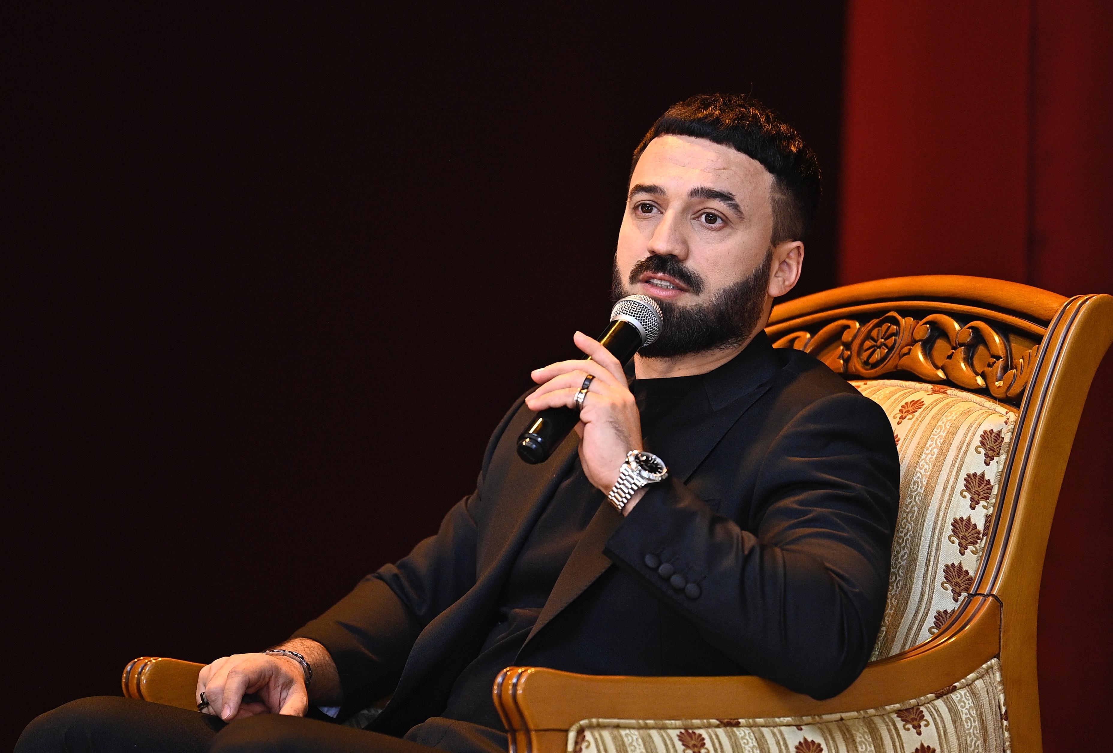 Zamiq sevənləri ilə görüşdü