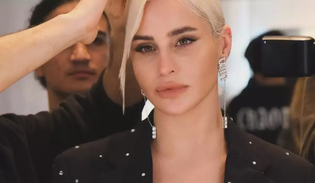 Büşra Pekin yeni layihədə