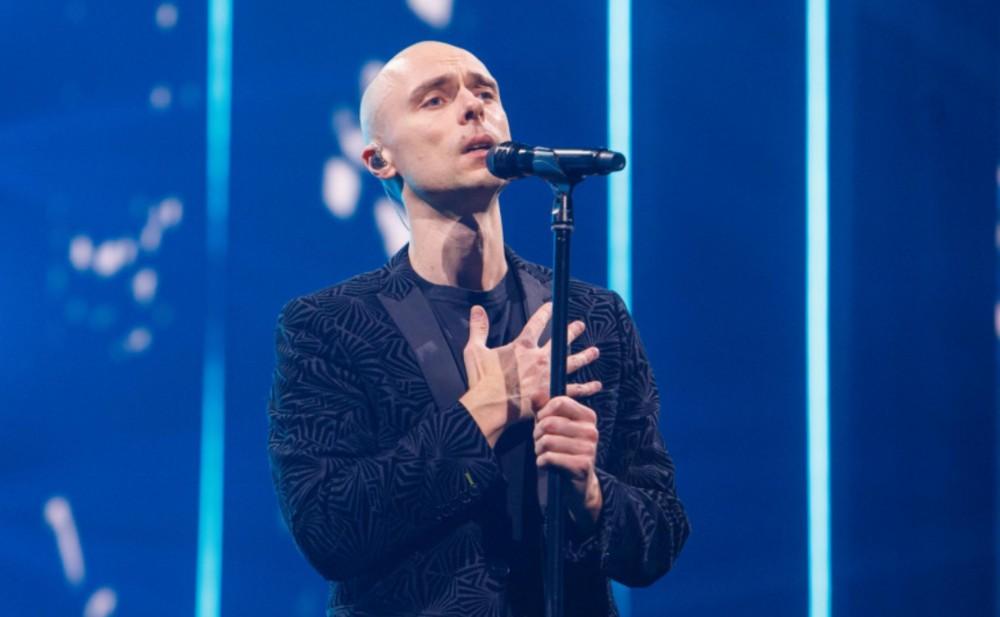 “Hollow” mahnısı ilə çıxış edəcək