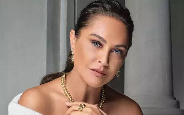 Hülya Avşar geri dönüb