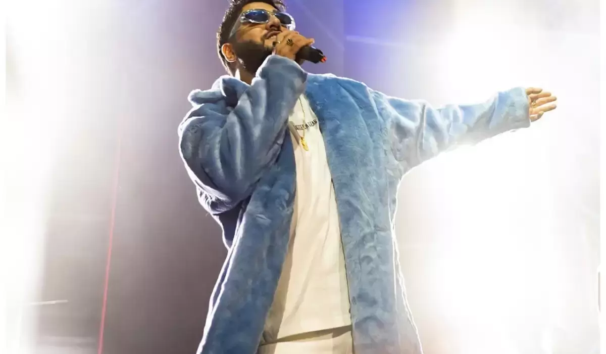 Xaricdə səhnə aldı