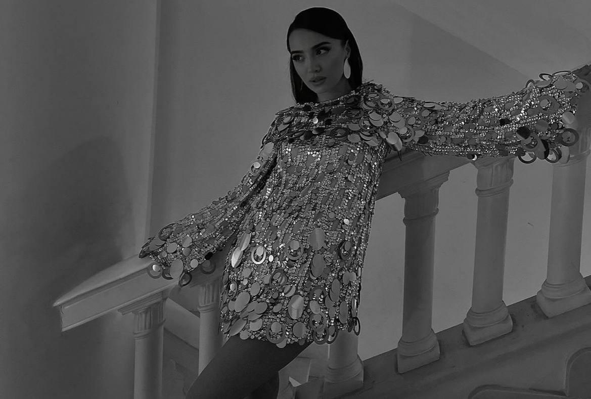 Geyimini özü hazırladı