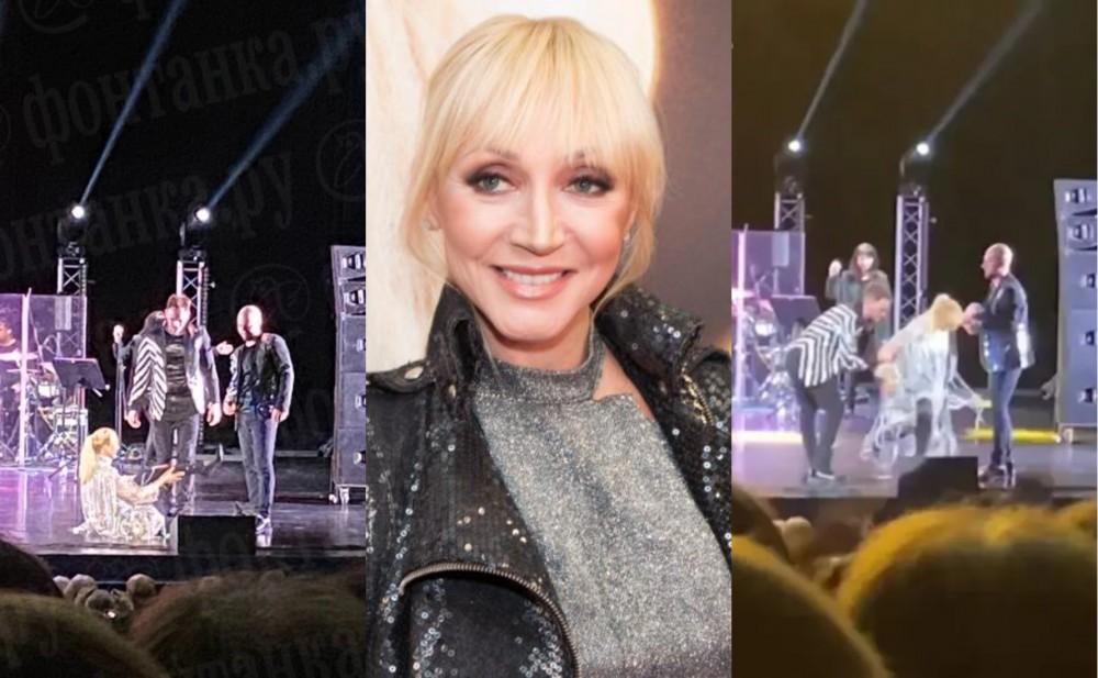 Səhnədə yıxıldı