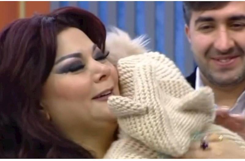 Müğənni yeni doğulan oğlunu göstərib