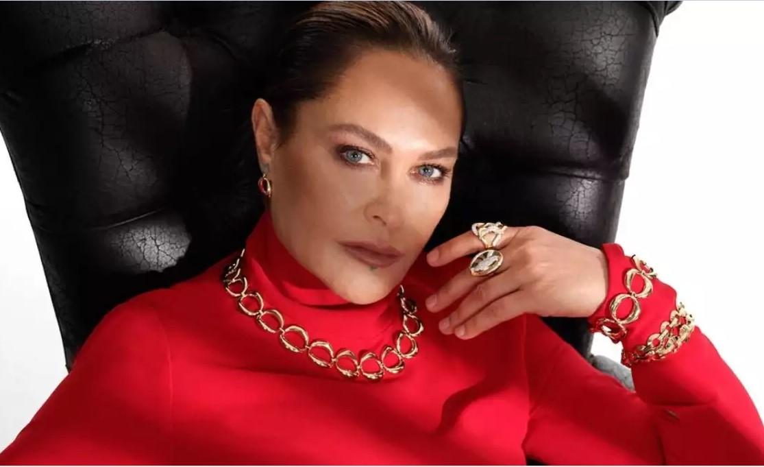 Hülya Avşar saçlarını uzadıb - FOTO