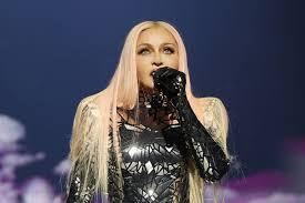 Madonna məhkəməyə verilib