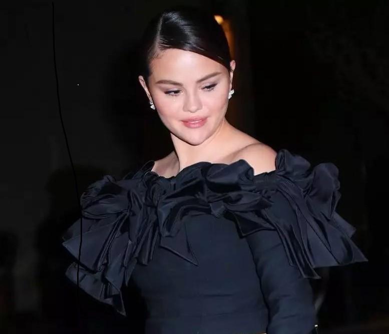 Selena qaraya büründü - FOTO