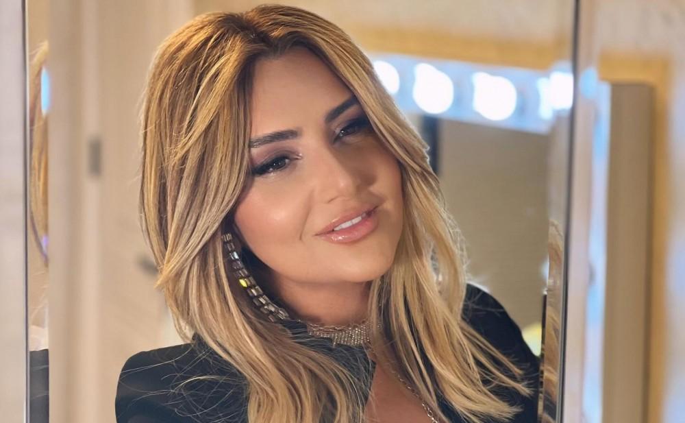 Müğənni soyadından danışıb