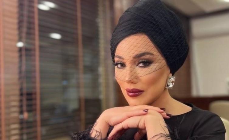 Əməkdar artist başını bağladı - FOTO