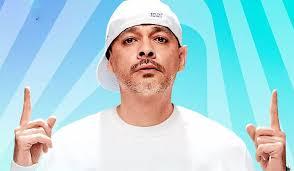 Reoer festivala görə Bakıya gəlir