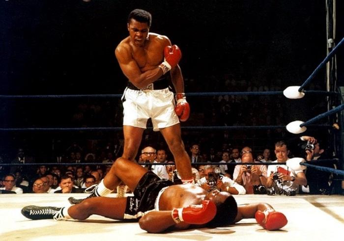 Məşhur boksçunun şortları satışa çıxarılıb