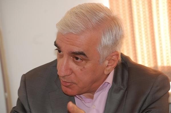 Xalq artisti tənqid edib