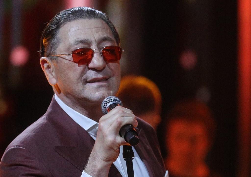 Müğənni telefona "sillə" vurub