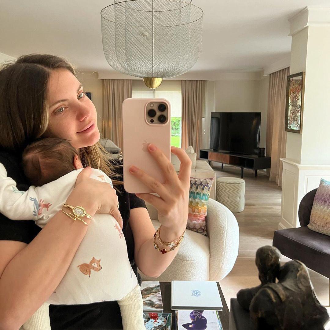 Aktrisanın qızı dünyaya gəlib - FOTO