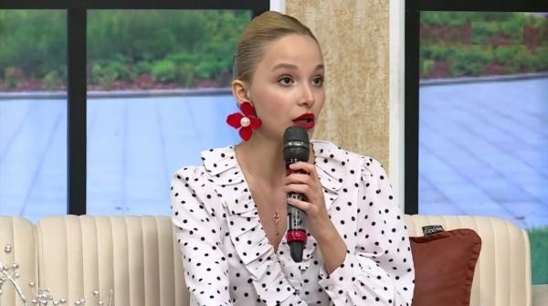 Səmra verilişə açıq geyimdə çıxmır