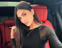 Pərvin gününə 1000 manat tələb edir