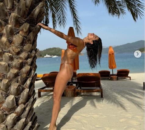 Nəsrin Yunanıstanda dincəlir