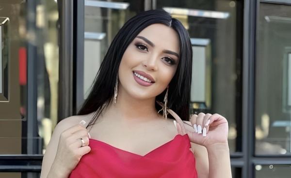 Vəfa aylıq qazancını açıqlayıb