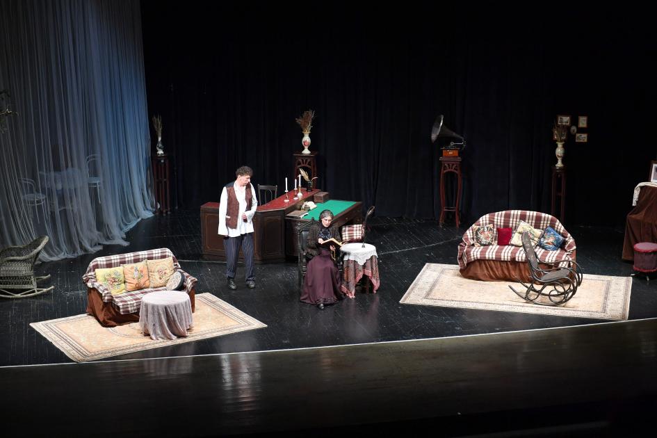 Bakıdakı teatr qastrollarda olub