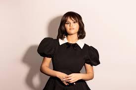 Sevgilisinə görə izləyicisini itirib