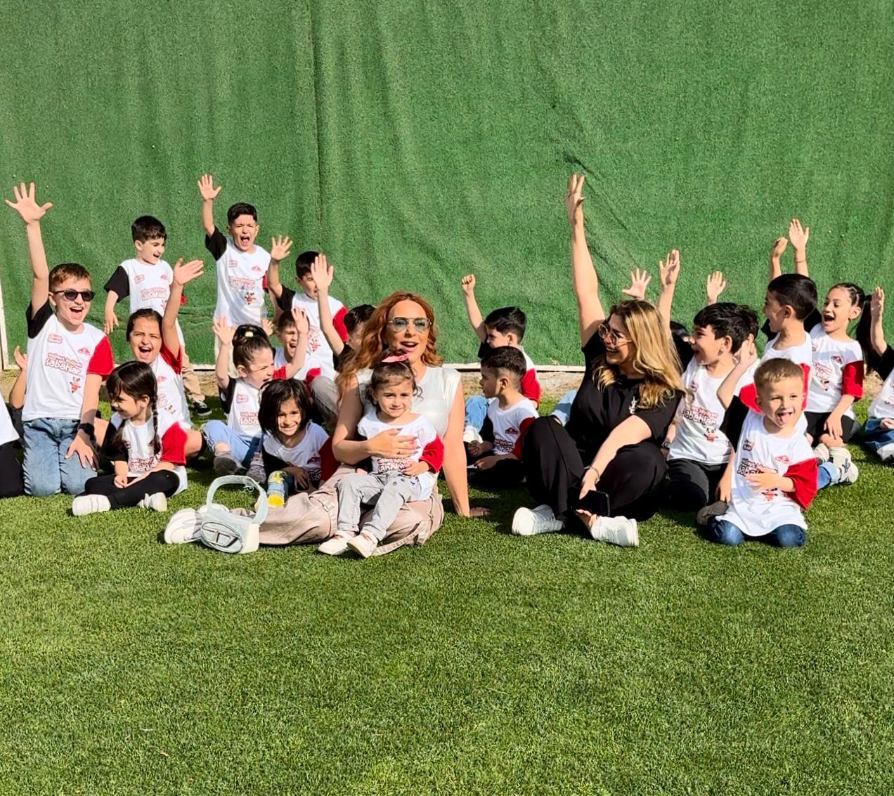 Xalq artisti futbolçularla görüşüb